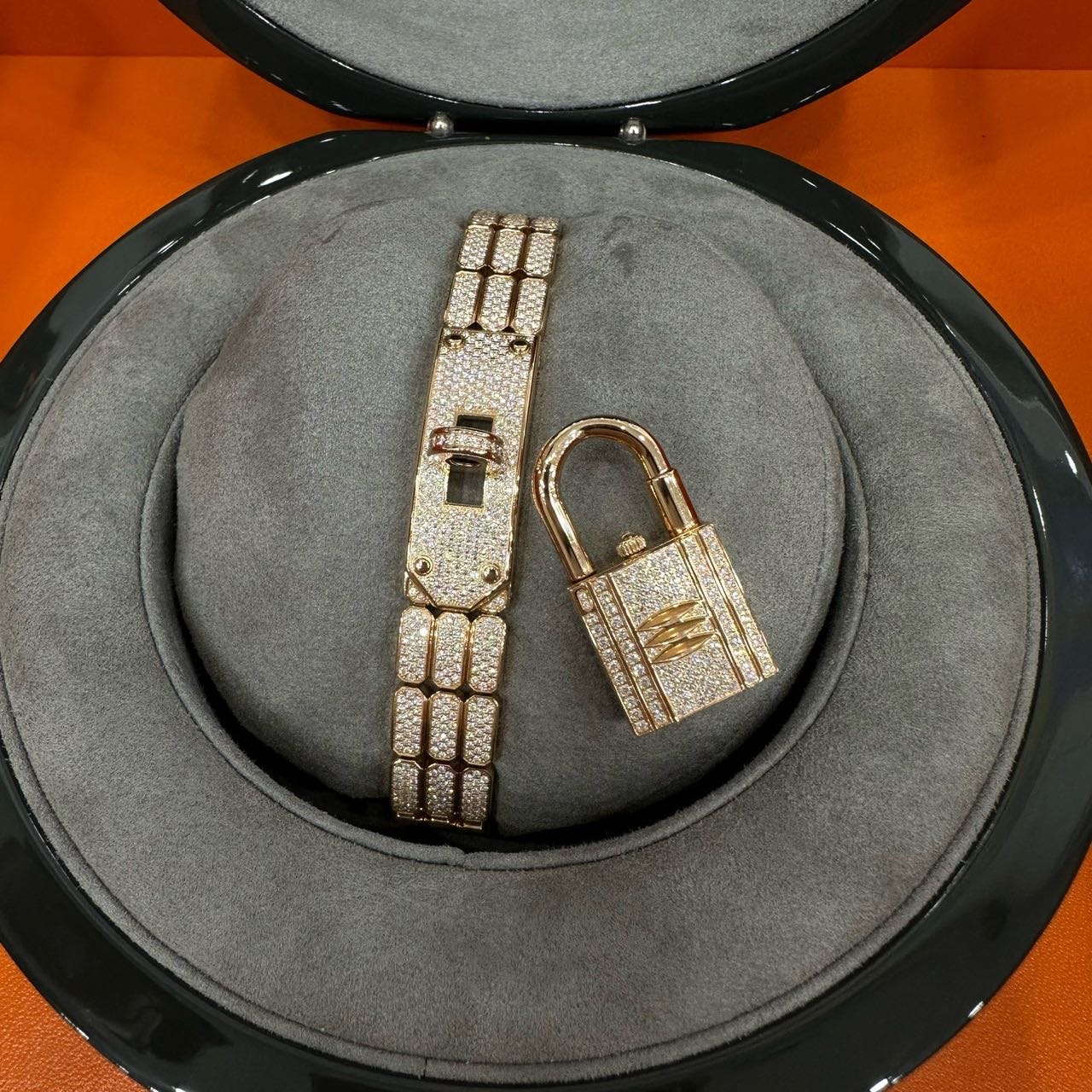 Hermes 18K玫瑰金满钻Kelly手表 带保卡鳄鱼证书