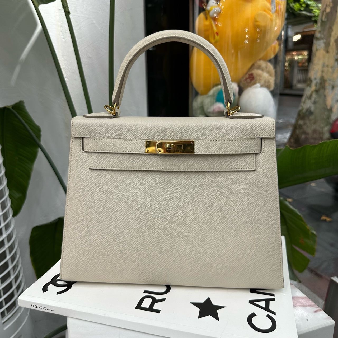 Hermes 奶昔白Kelly28 金扣 Epsom皮 X刻