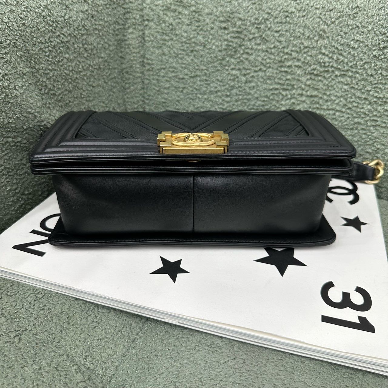 Chanel 黑金V纹leboy 中号 26开 带尘袋保卡 缩略图