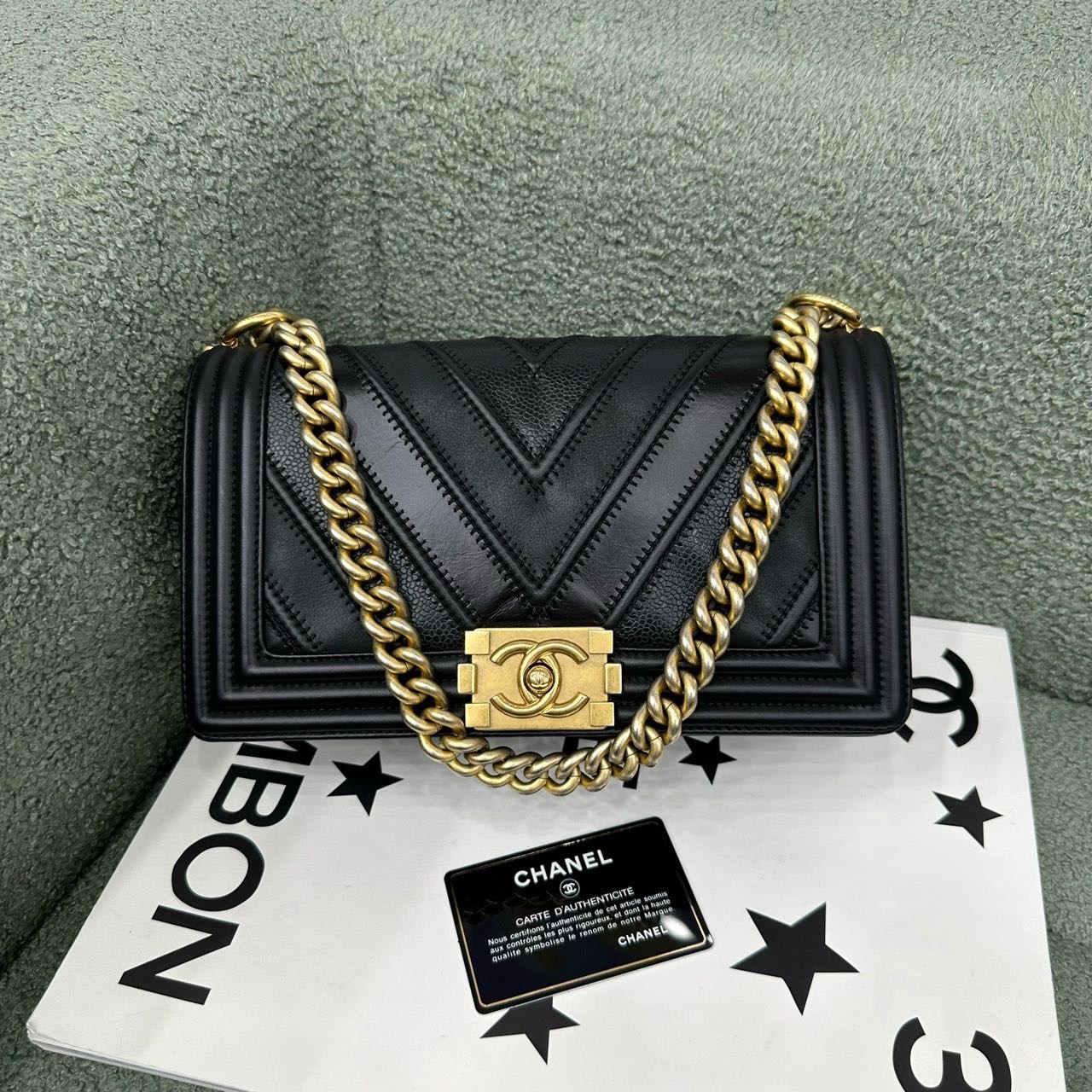 Chanel 黑金V纹leboy 中号 26开 带尘袋保卡
