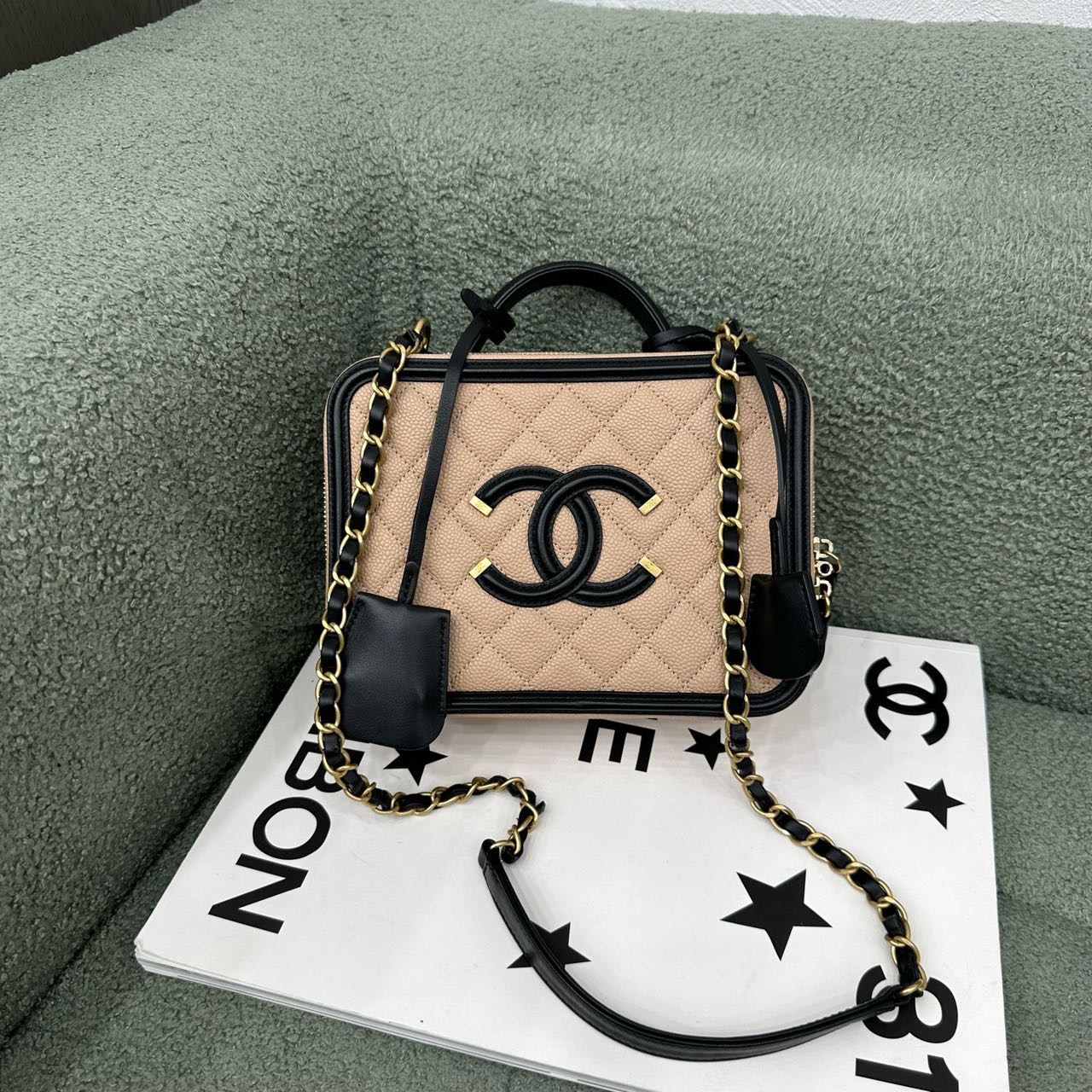 Chanel 复古盒子包/相机包 24开 带尘袋