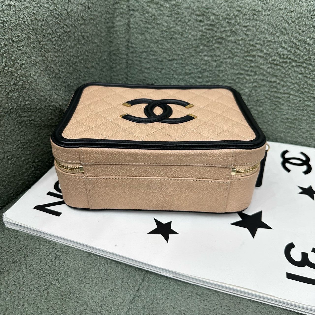Chanel 复古盒子包/相机包 24开 带尘袋 缩略图