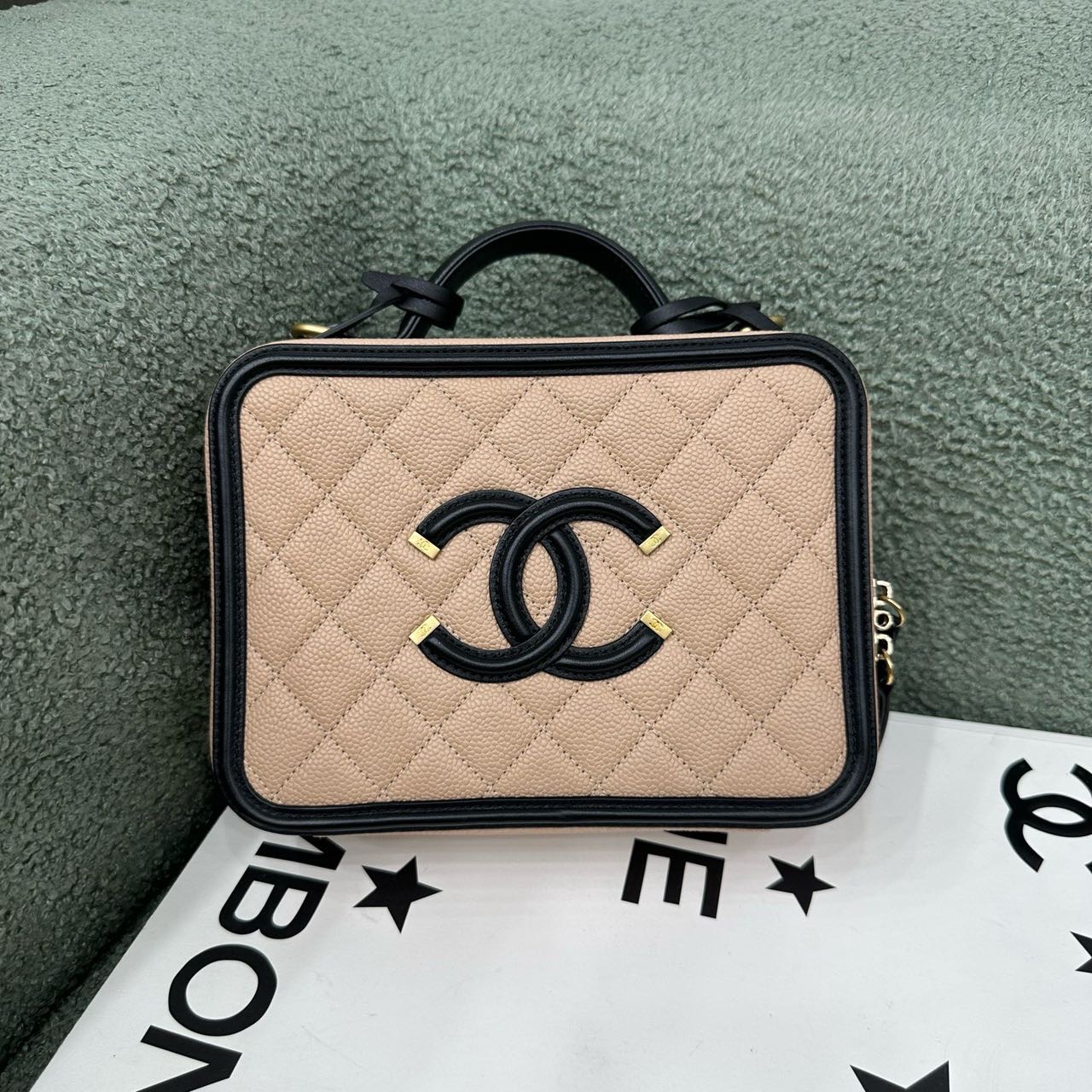 Chanel 复古盒子包/相机包 24开 带尘袋 缩略图