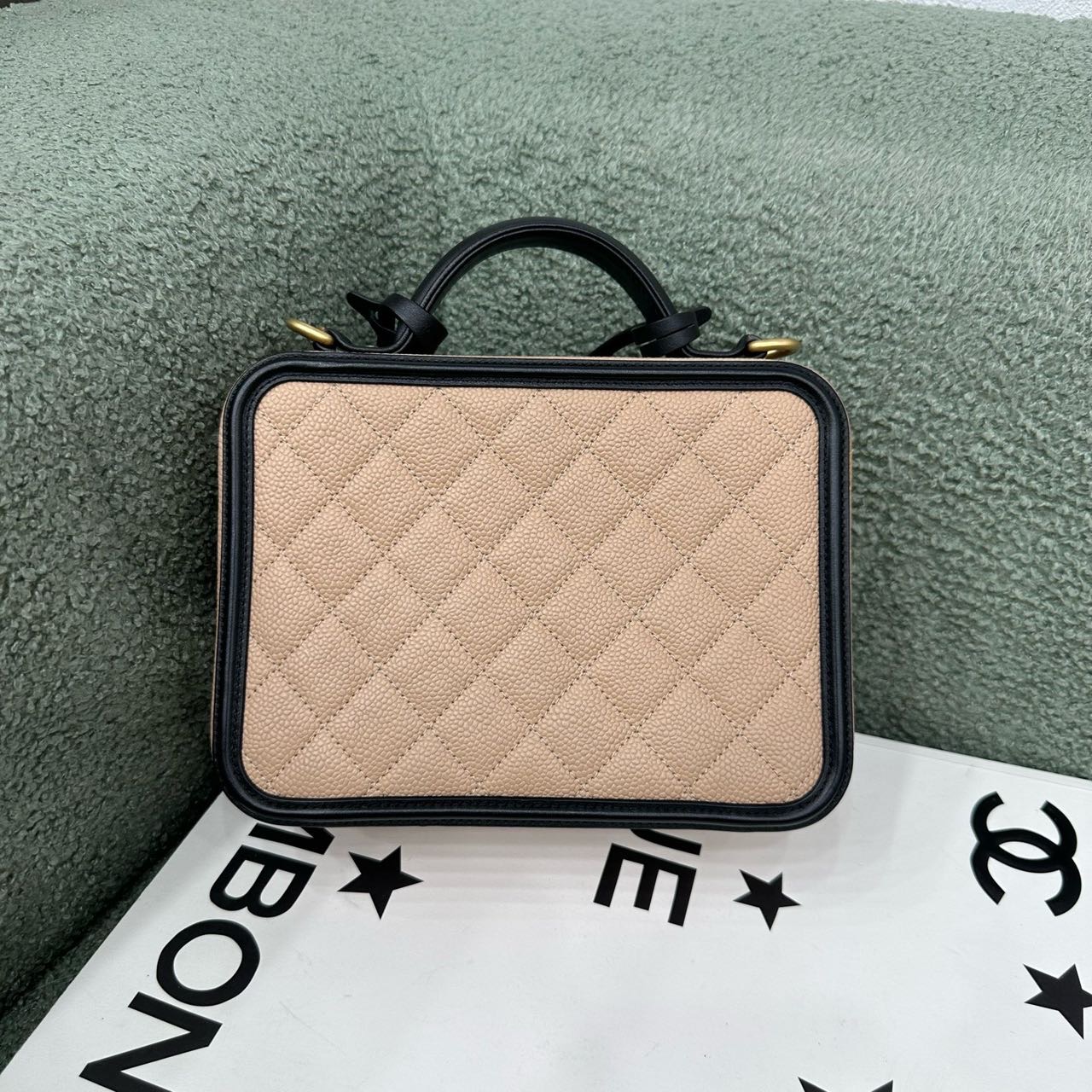 Chanel 复古盒子包/相机包 24开 带尘袋 缩略图