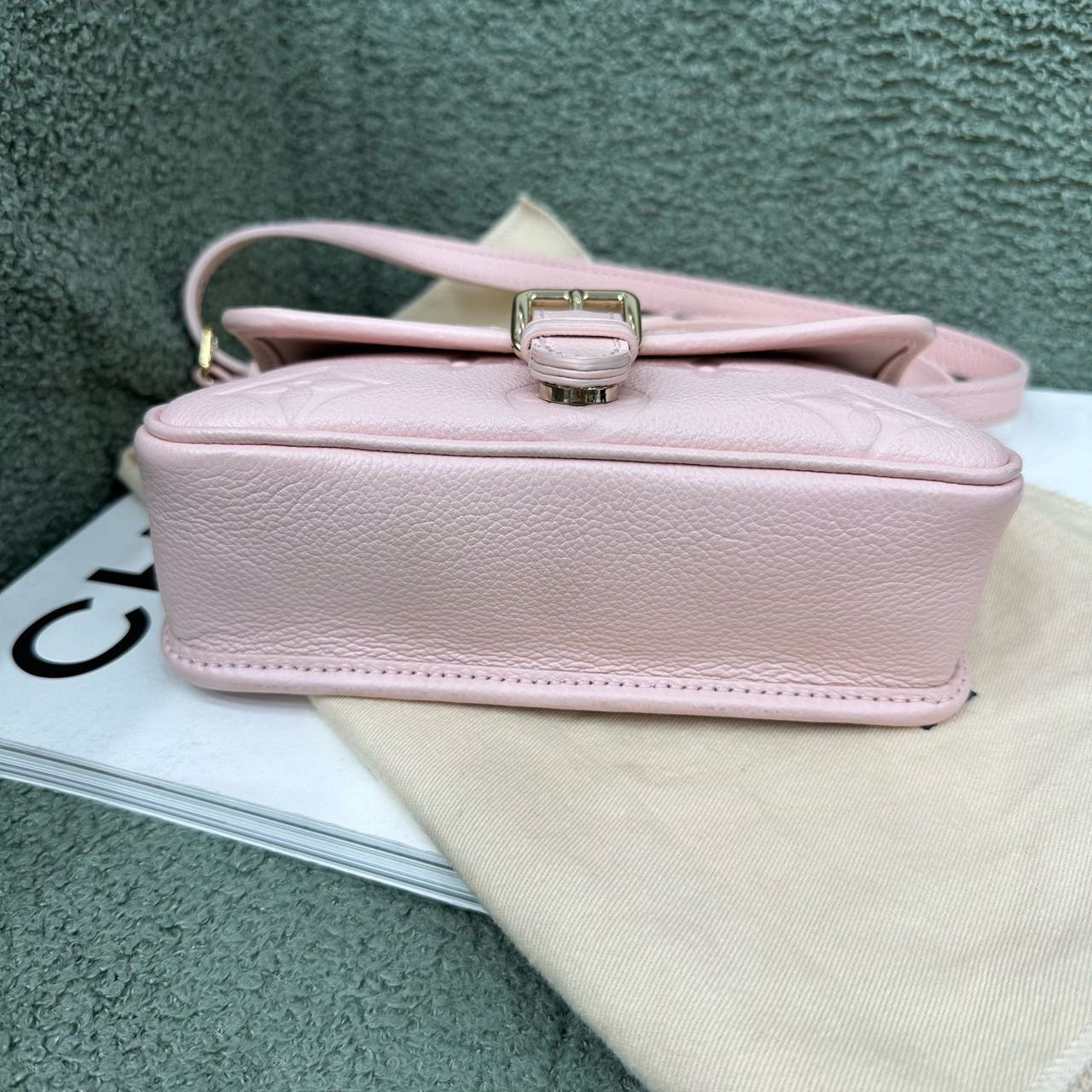 LV 樱花粉全皮法棍包 芯片款 带尘袋 缩略图