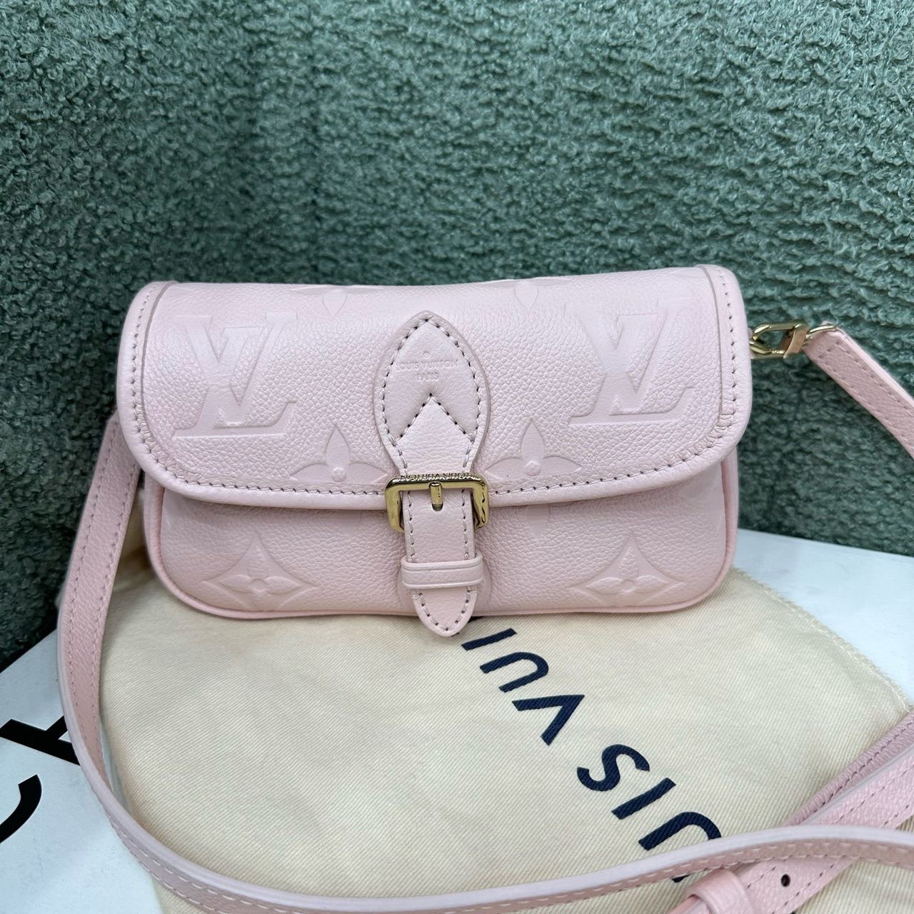 LV 樱花粉全皮法棍包 芯片款 带尘袋 缩略图