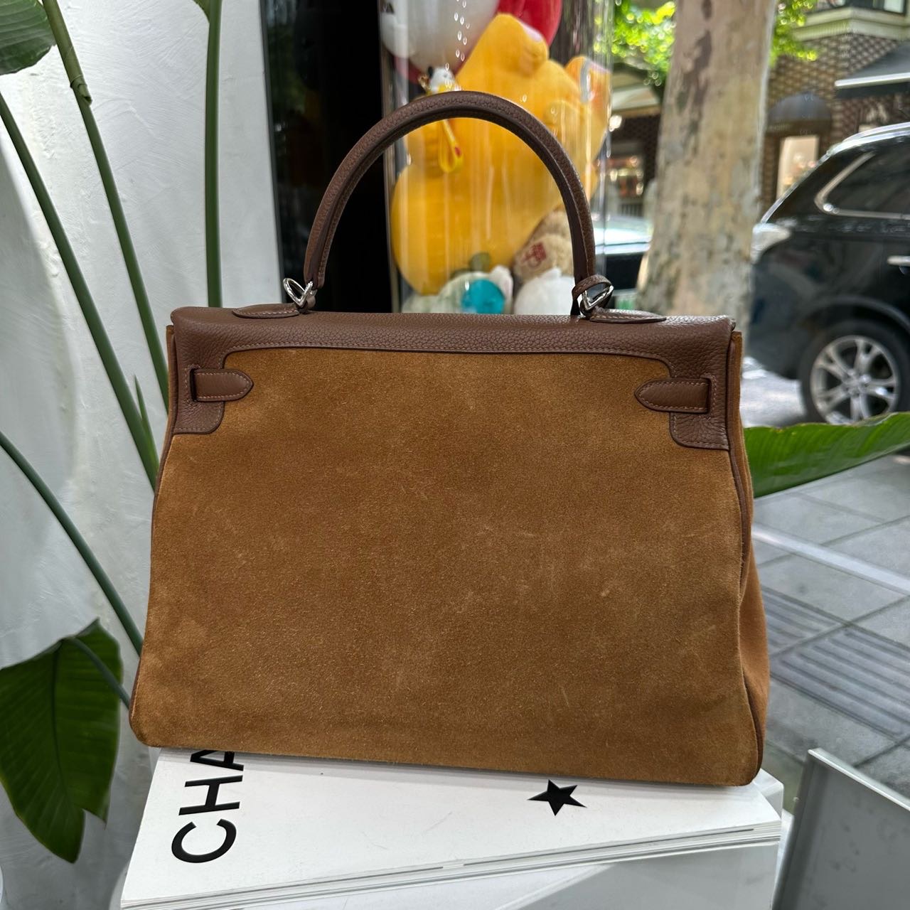 Hermes 栗子色Kelly35 麂皮 银扣 T刻
配件 钥匙锁 肩带 缩略图