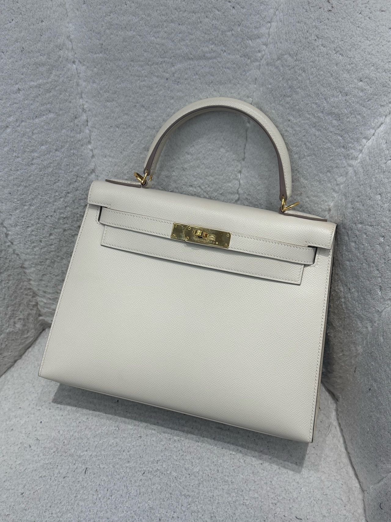 Hermes Kelly28 奶昔白金扣 Epsom D刻 配件钥匙锁 尘袋 无肩带特价哦