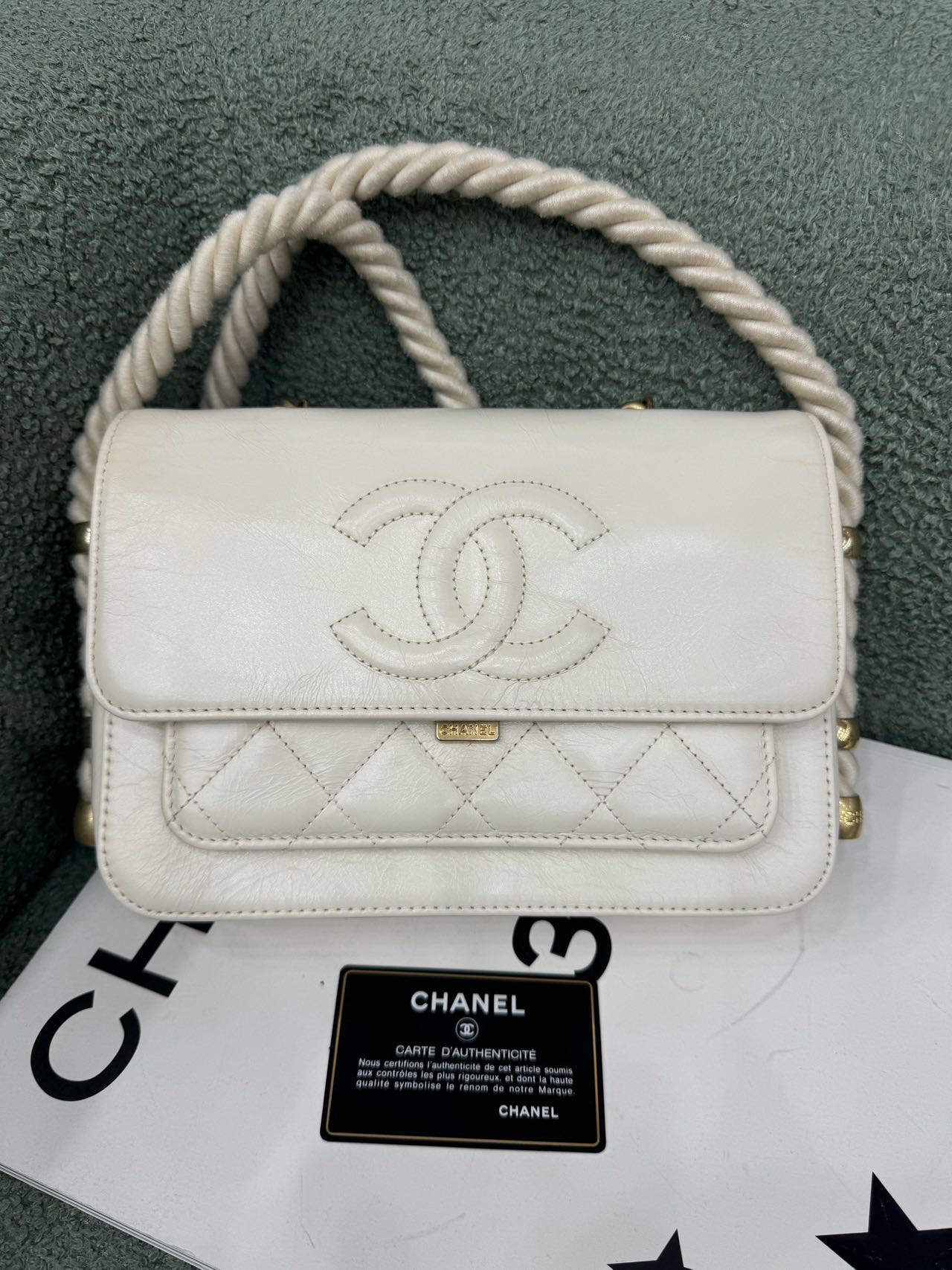 Chanel白色油蜡皮麻绳肩带斜挎包 27开有身份卡原价4w+现在价格美丽