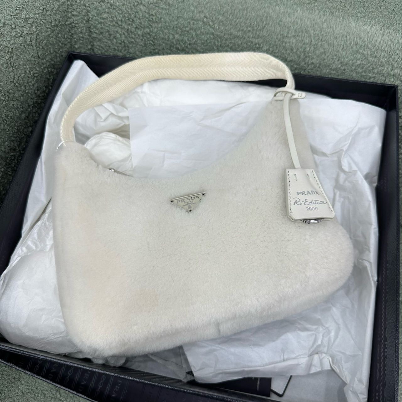 Prada 毛绒hobo手提包