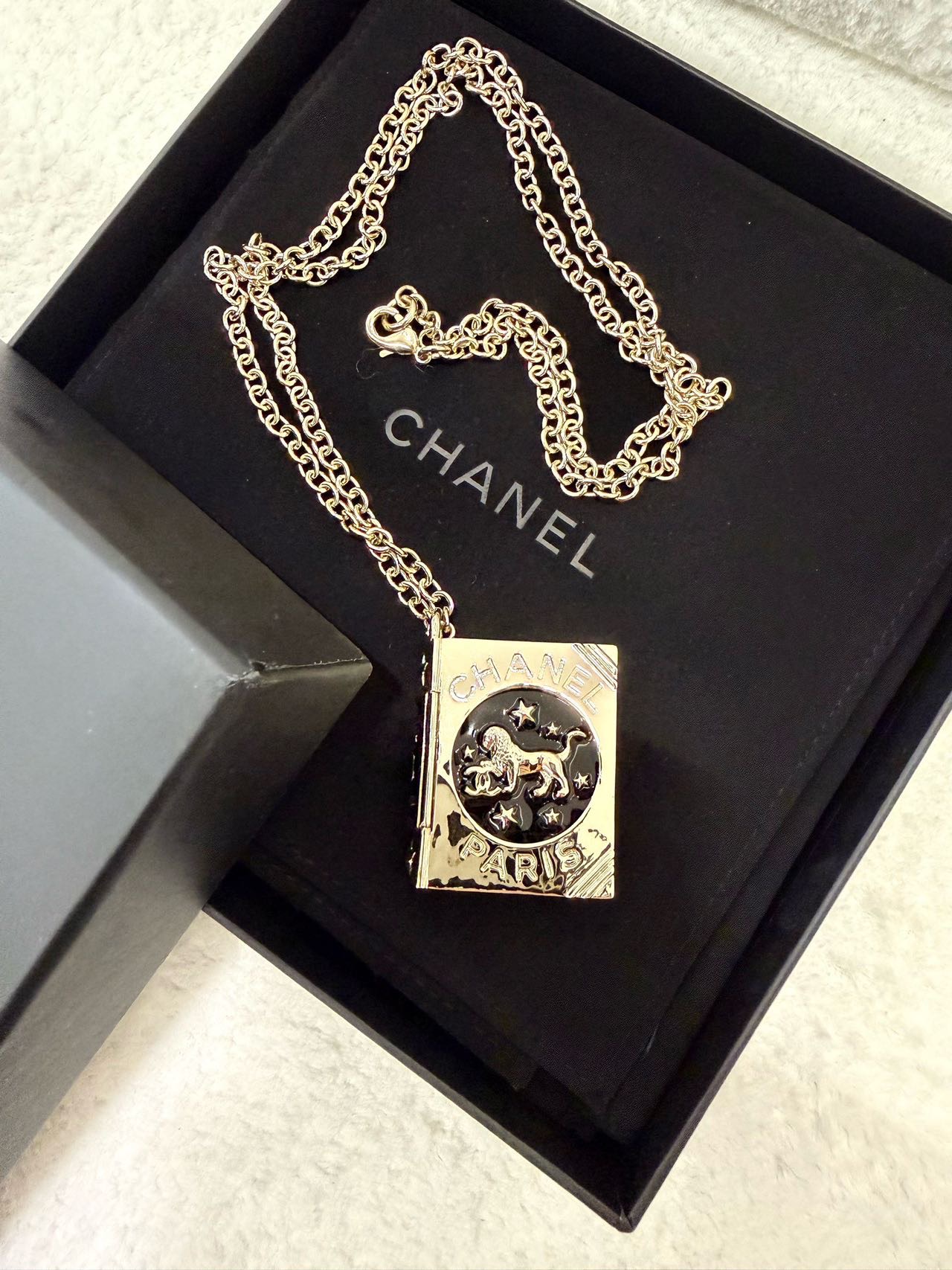 Chanel 秀款狮子 魔法书 长项链 缩略图